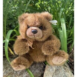 Ty Classics Magee Bear with Bow Sitting Teddy 9.5 inch with Heart Paper tag 1998
